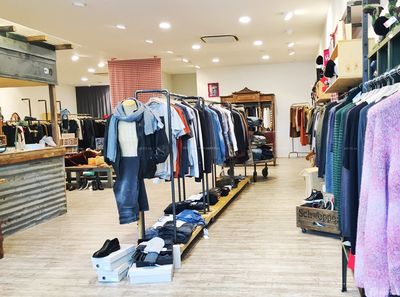 2016年淺色木地板服裝店裝修效果圖精選